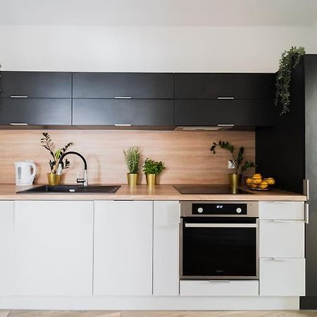 City Center - 3 Rooms - New Building - Private Parking Place - Garage Wroclaw Ngoại thất bức ảnh