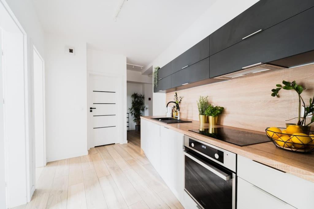 City Center - 3 Rooms - New Building - Private Parking Place - Garage Wroclaw Ngoại thất bức ảnh