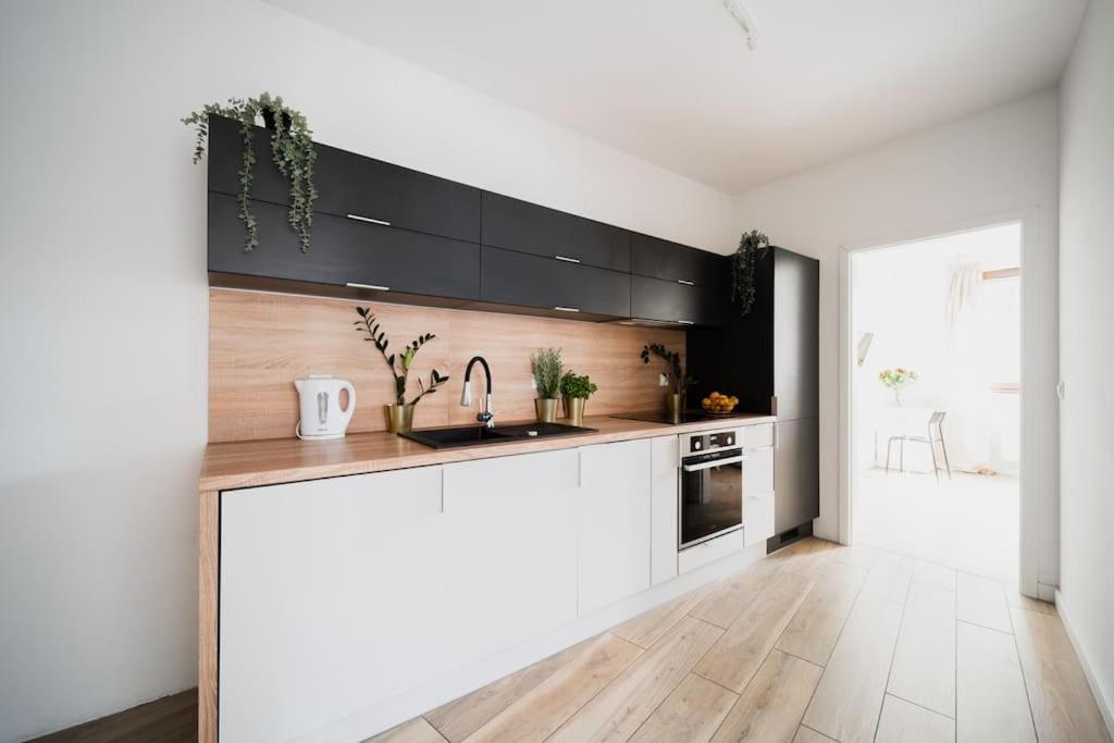 City Center - 3 Rooms - New Building - Private Parking Place - Garage Wroclaw Ngoại thất bức ảnh