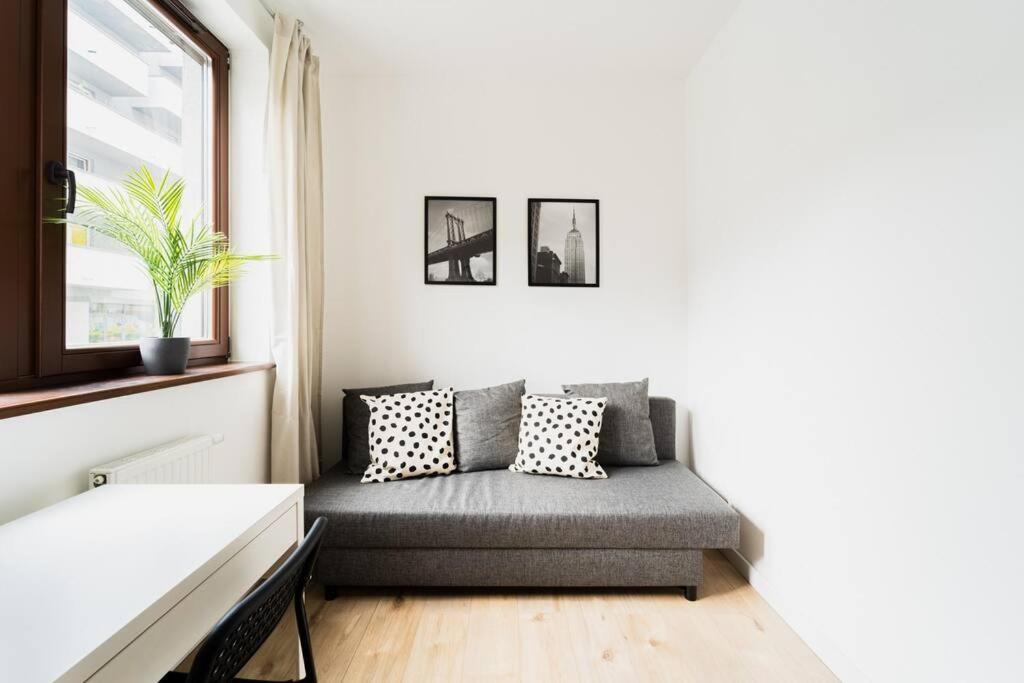 City Center - 3 Rooms - New Building - Private Parking Place - Garage Wroclaw Ngoại thất bức ảnh