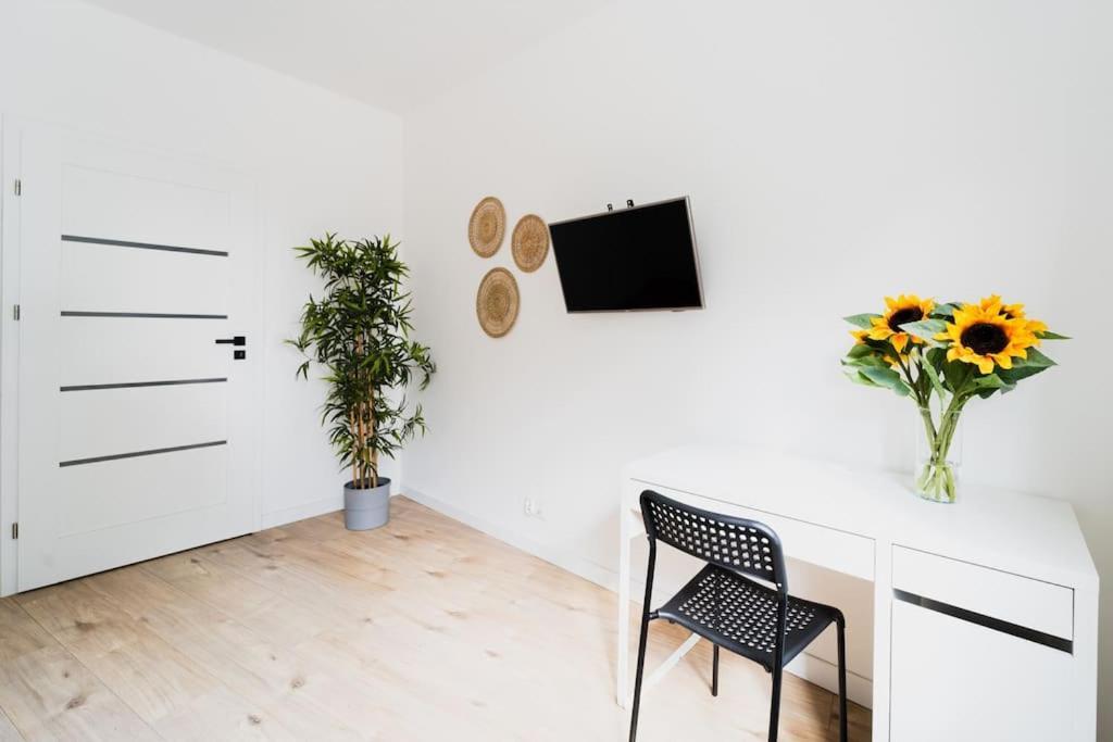 City Center - 3 Rooms - New Building - Private Parking Place - Garage Wroclaw Ngoại thất bức ảnh