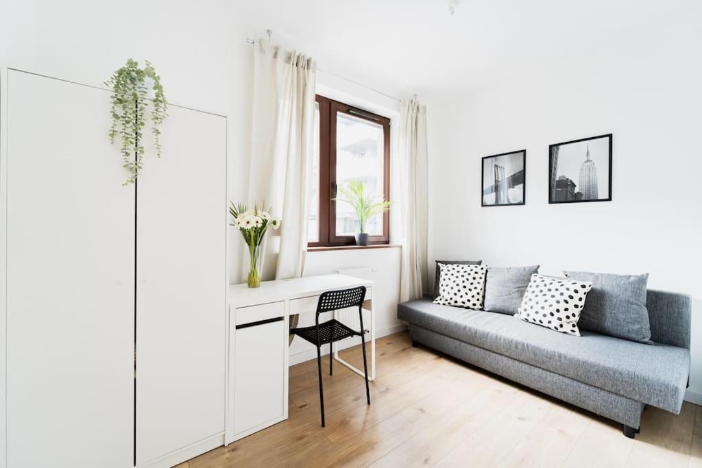 City Center - 3 Rooms - New Building - Private Parking Place - Garage Wroclaw Ngoại thất bức ảnh