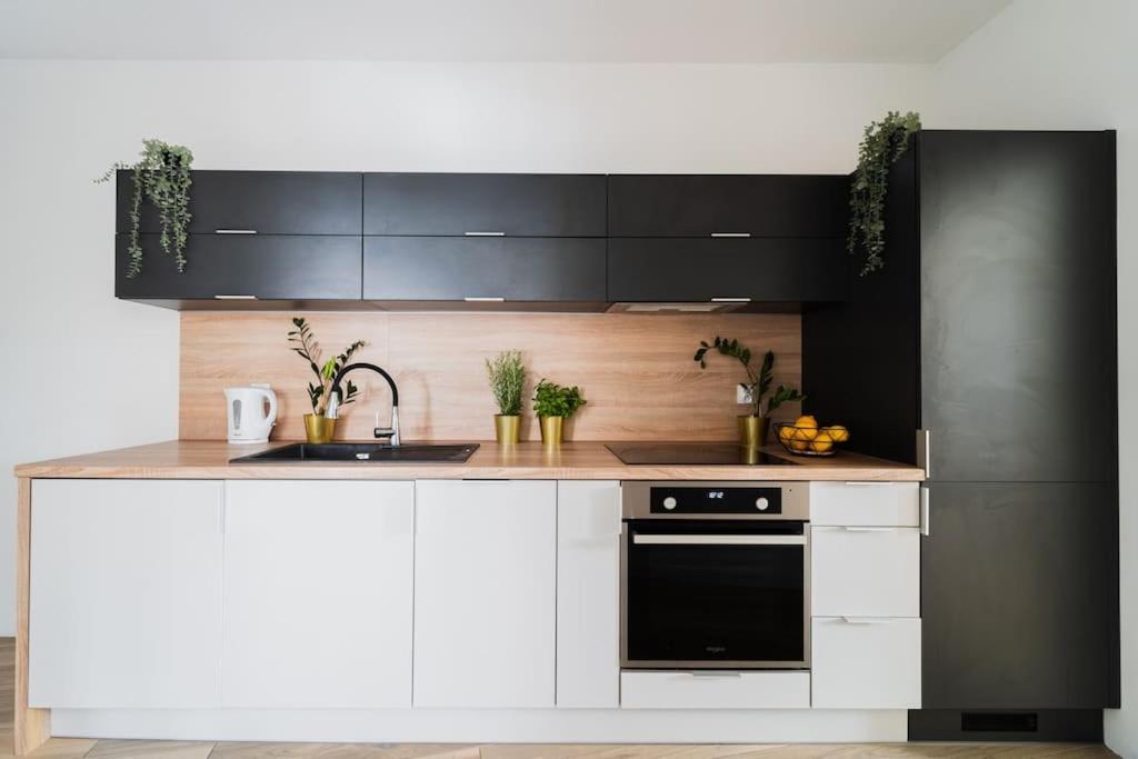 City Center - 3 Rooms - New Building - Private Parking Place - Garage Wroclaw Ngoại thất bức ảnh