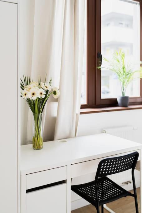 City Center - 3 Rooms - New Building - Private Parking Place - Garage Wroclaw Ngoại thất bức ảnh