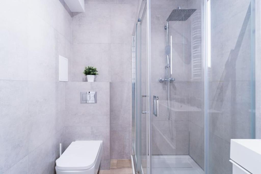 City Center - 3 Rooms - New Building - Private Parking Place - Garage Wroclaw Ngoại thất bức ảnh
